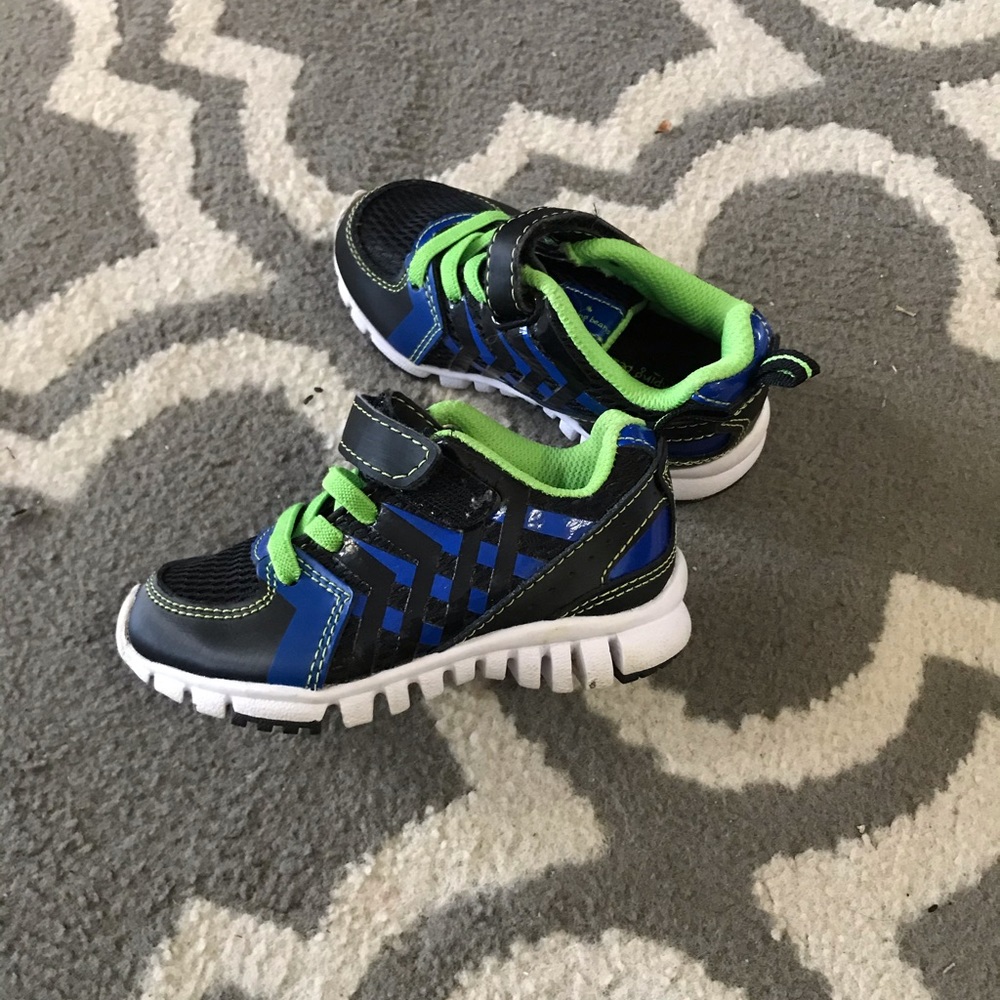 COPY - Toddler boy sneakers -size 7